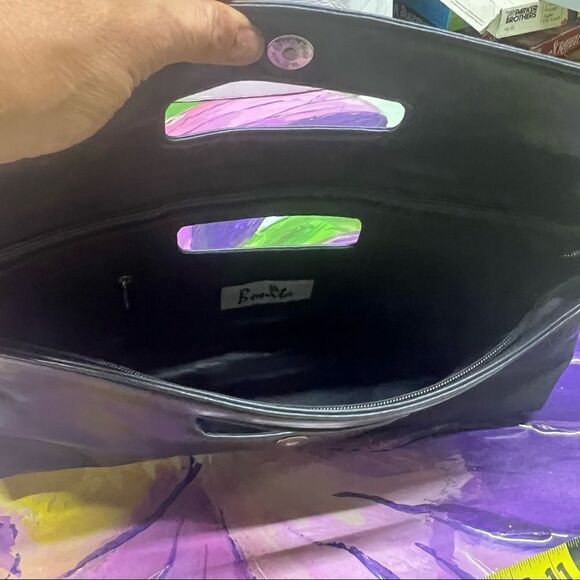 Long gray PVC clutch with magnetic snap - Picture 14 of 15